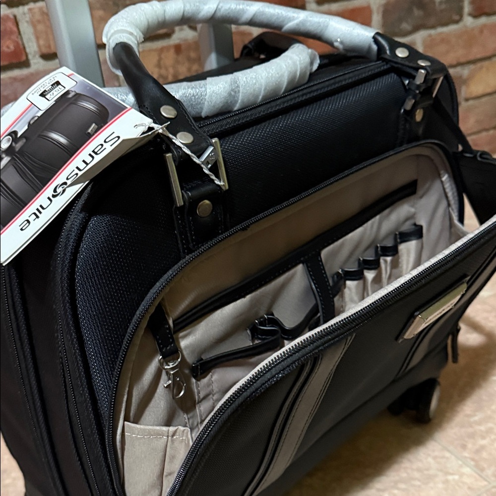 Samsonite Black Rolling Travel Bag - Picture 6 of 13